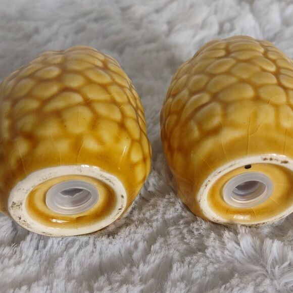 Vtg. Corn on the Cob Salt & Pepper Shakers - Picture 4 of 5